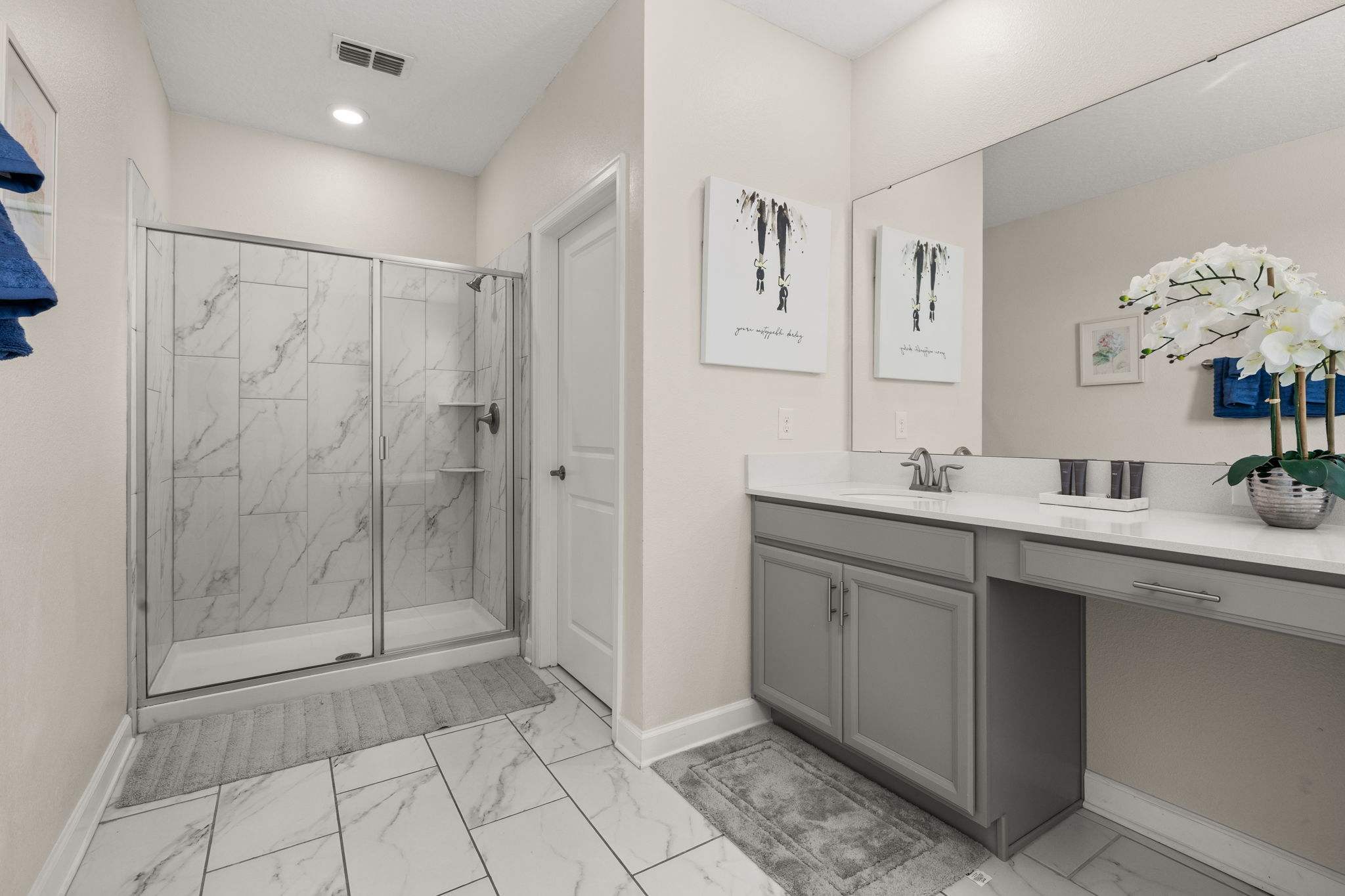 Elegant townhouse w/ pool & resort access