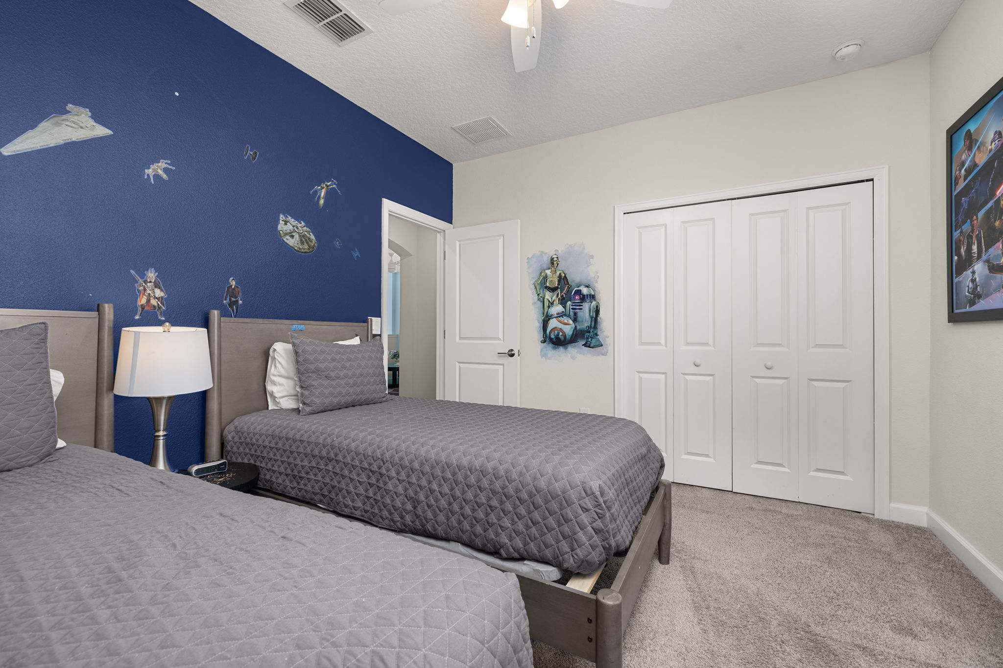 Elegant townhouse w/ pool & resort access