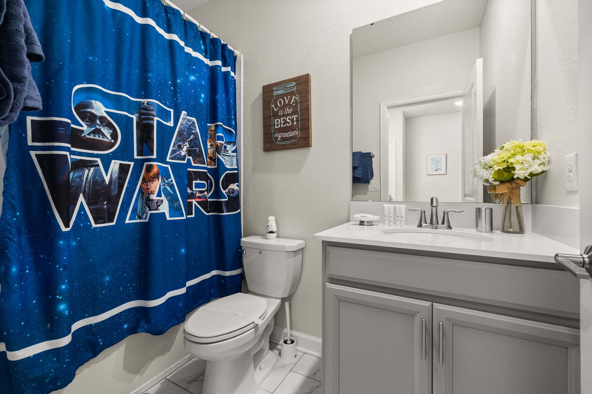 Elegant townhouse w/ pool & resort access