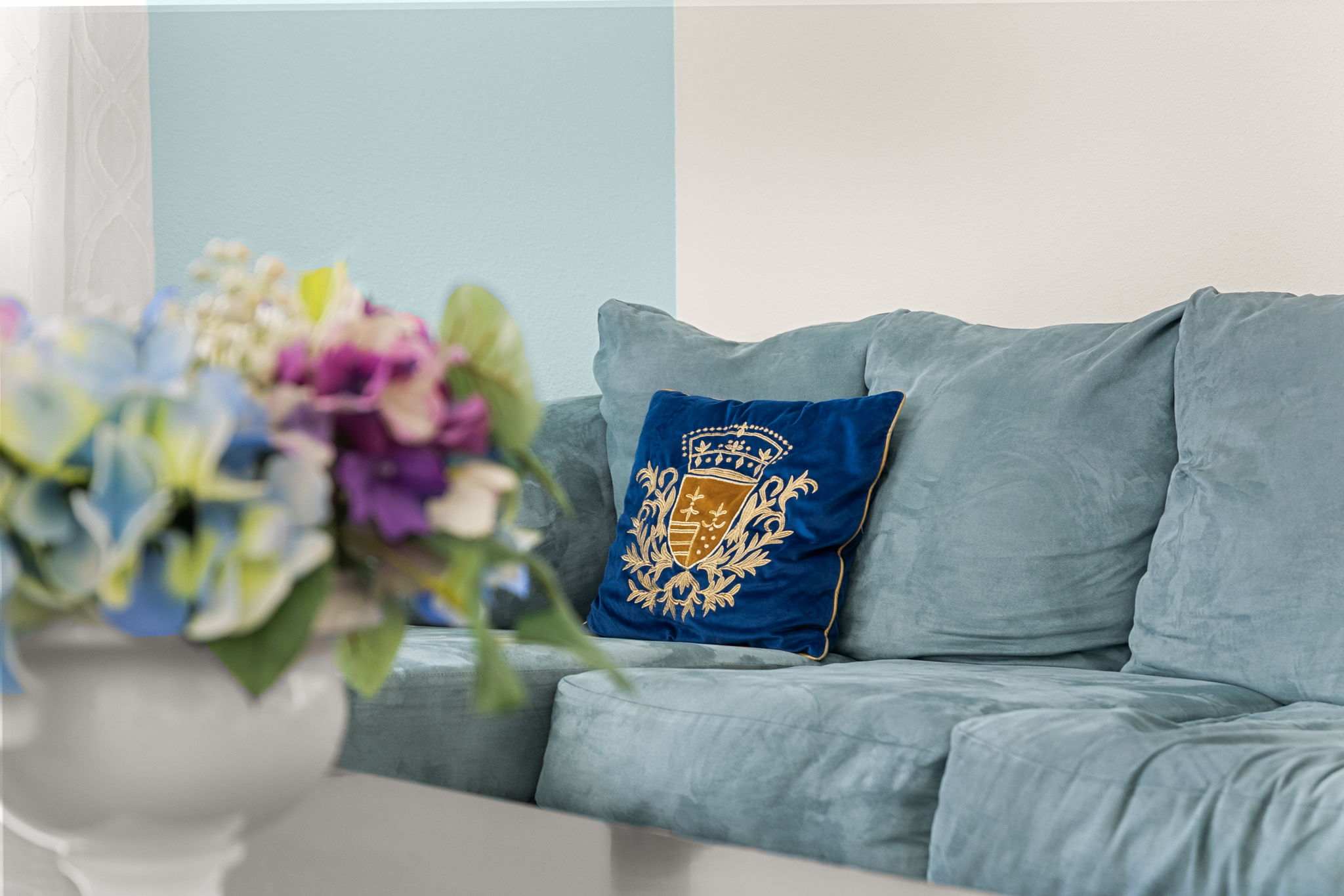 Elegant townhouse w/ pool & resort access