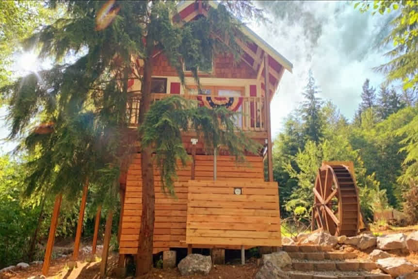 Large Estate Venue 2 hot tubs 2 treehouses - Picture 3