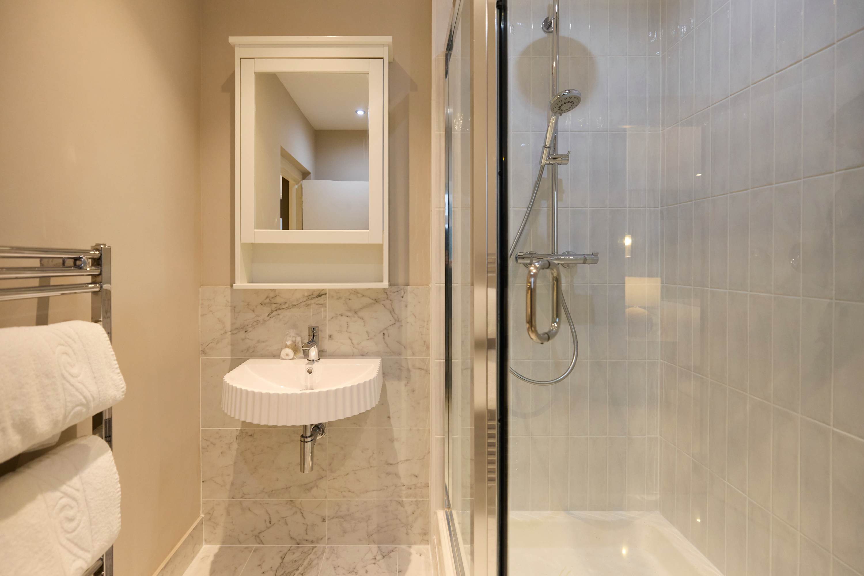 Three-Bedroom Hyde Park Apartment in Flat 15, Strathearn Place W2 2NQ - Property image 31 - VivreStays