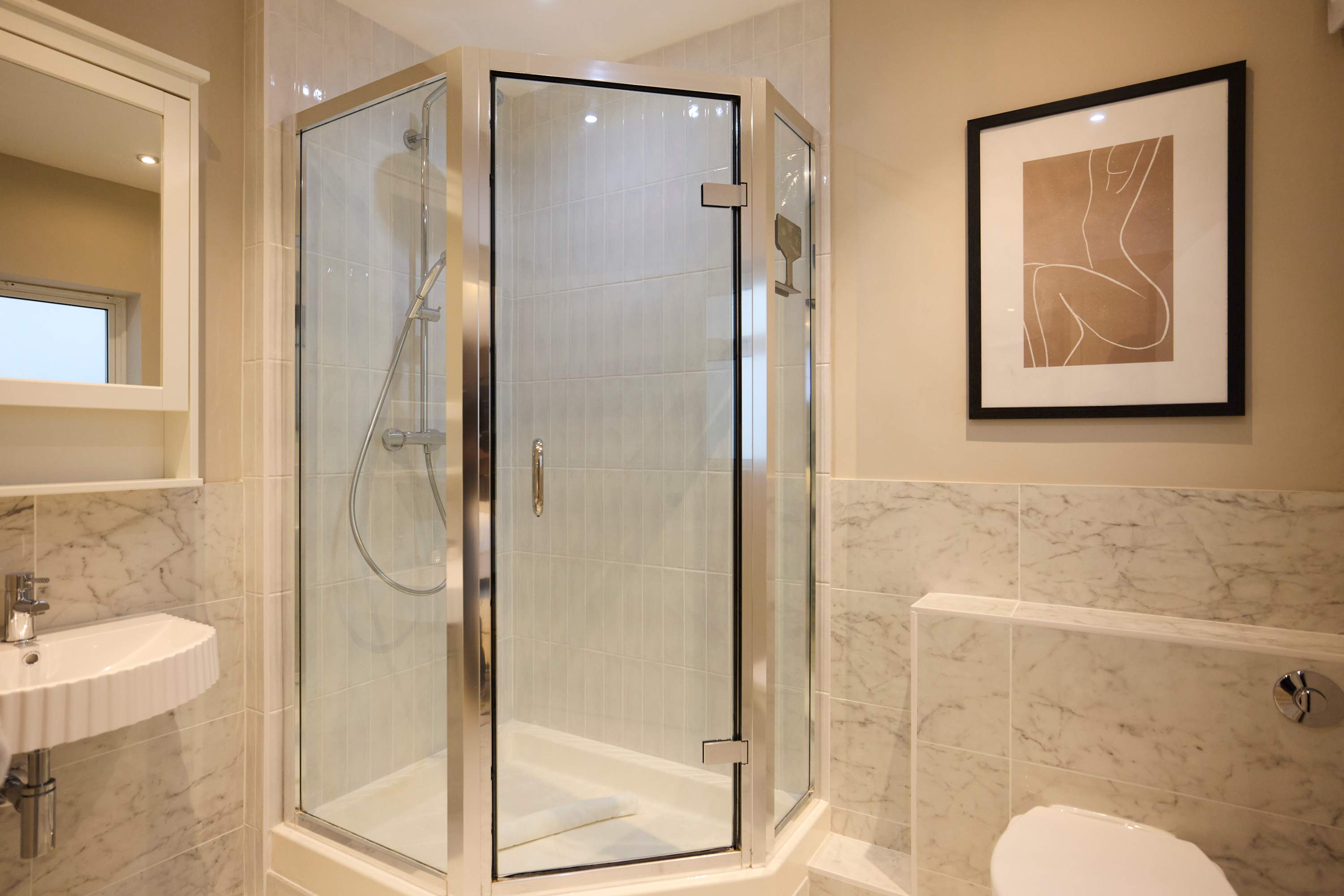 Three-Bedroom Hyde Park Apartment in Flat 15, Strathearn Place W2 2NQ - Property image 30 - VivreStays