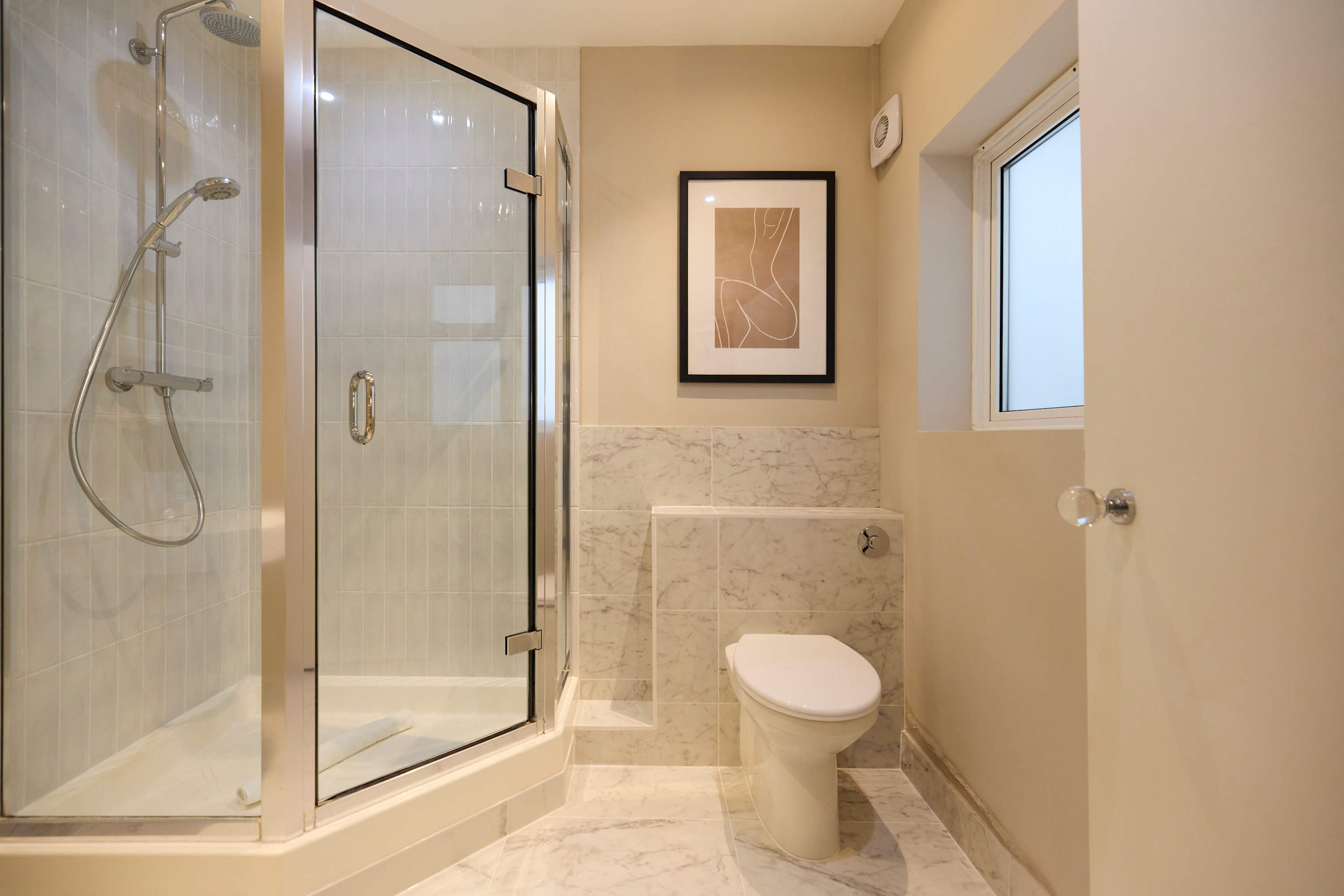 Three-Bedroom Hyde Park Apartment in Flat 15, Strathearn Place W2 2NQ - Property image 29 - VivreStays