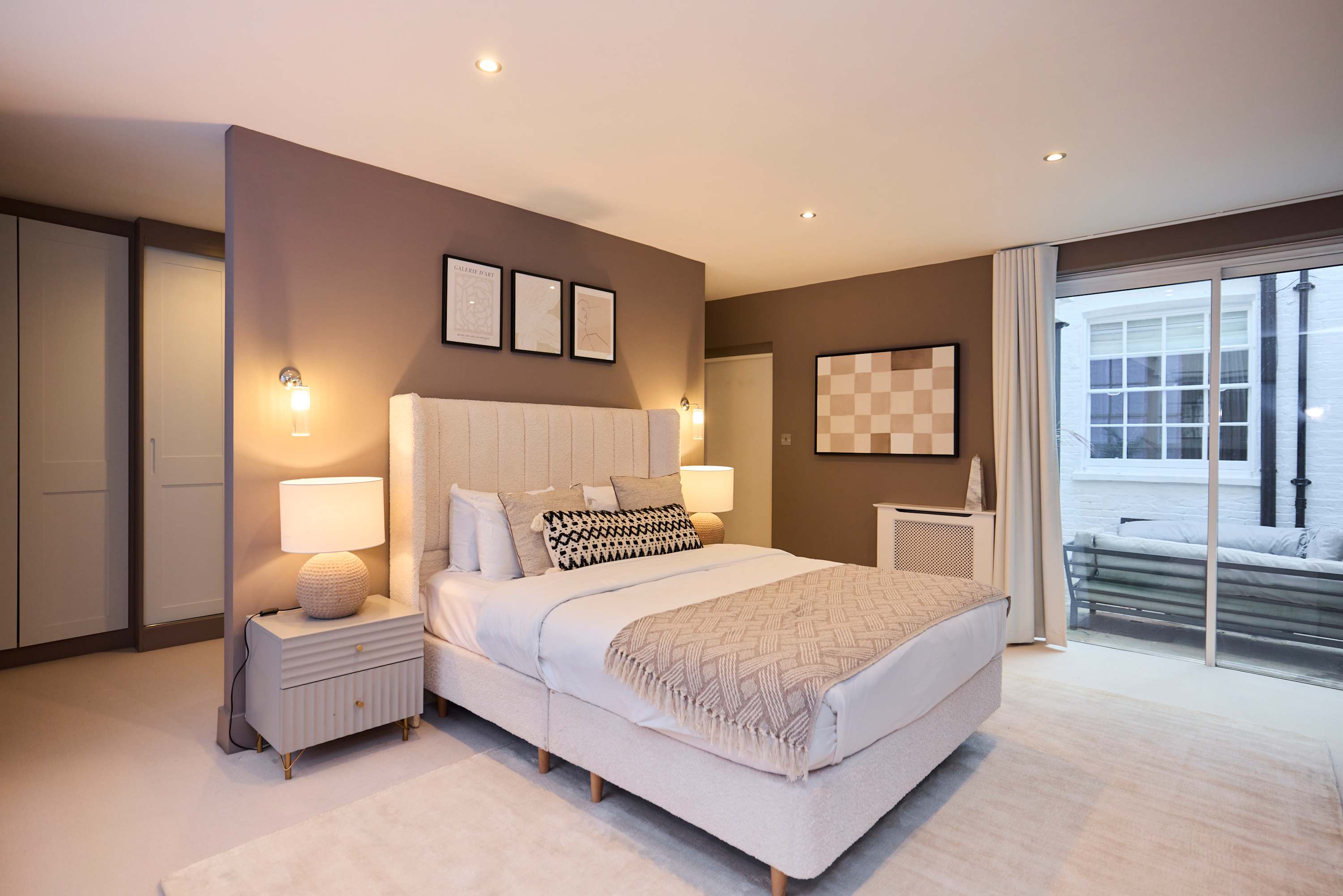 Three-Bedroom Hyde Park Apartment in Flat 15, Strathearn Place W2 2NQ - Property image 28 - VivreStays