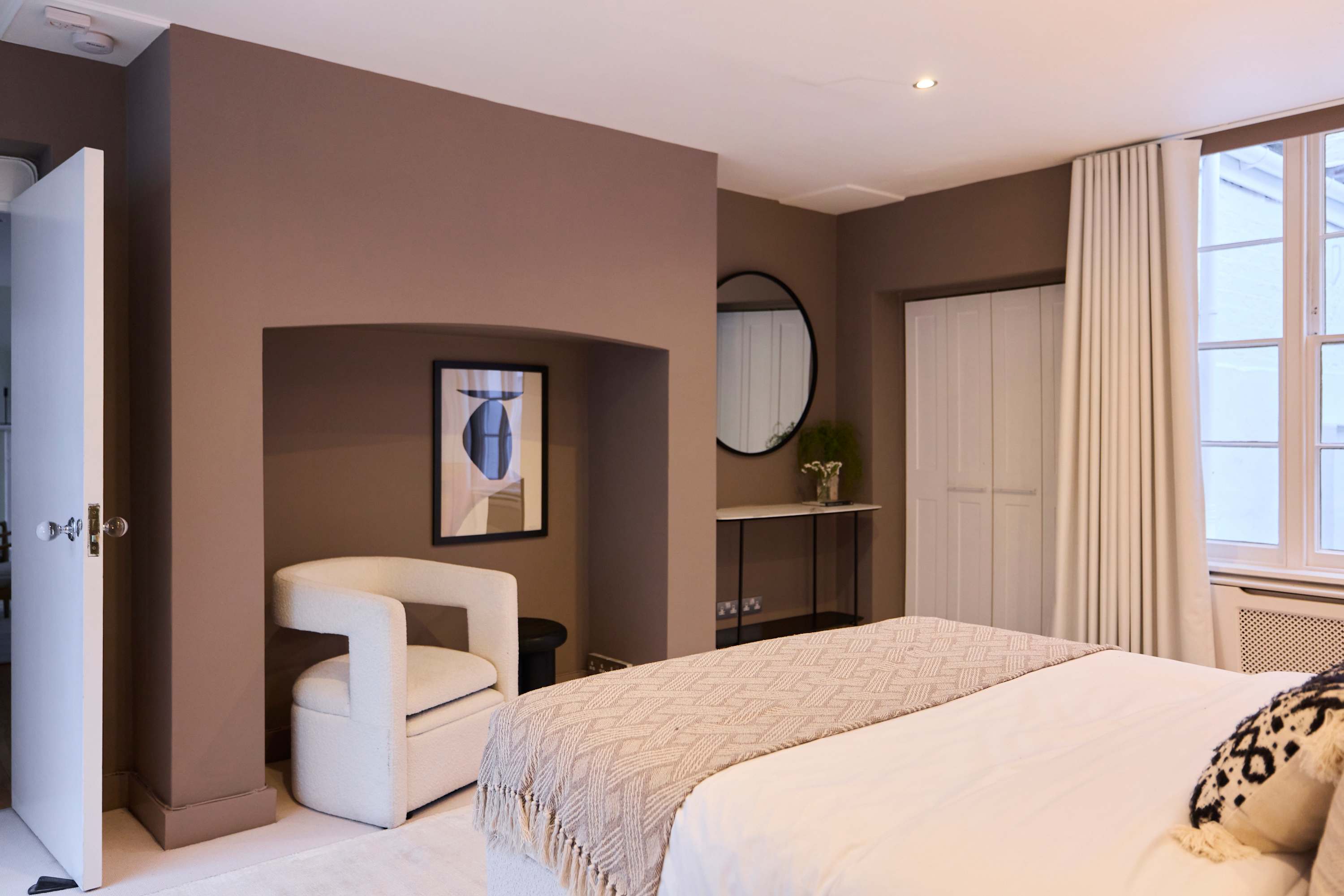 Three-Bedroom Hyde Park Apartment in Flat 15, Strathearn Place W2 2NQ - Property image 32 - VivreStays