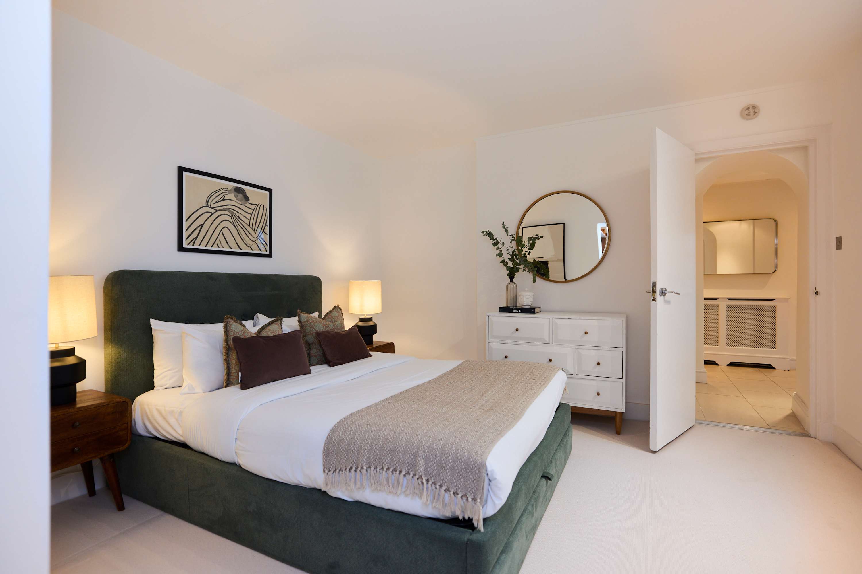 Three-Bedroom Hyde Park Apartment in Flat 15, Strathearn Place W2 2NQ - Property image 36 - VivreStays