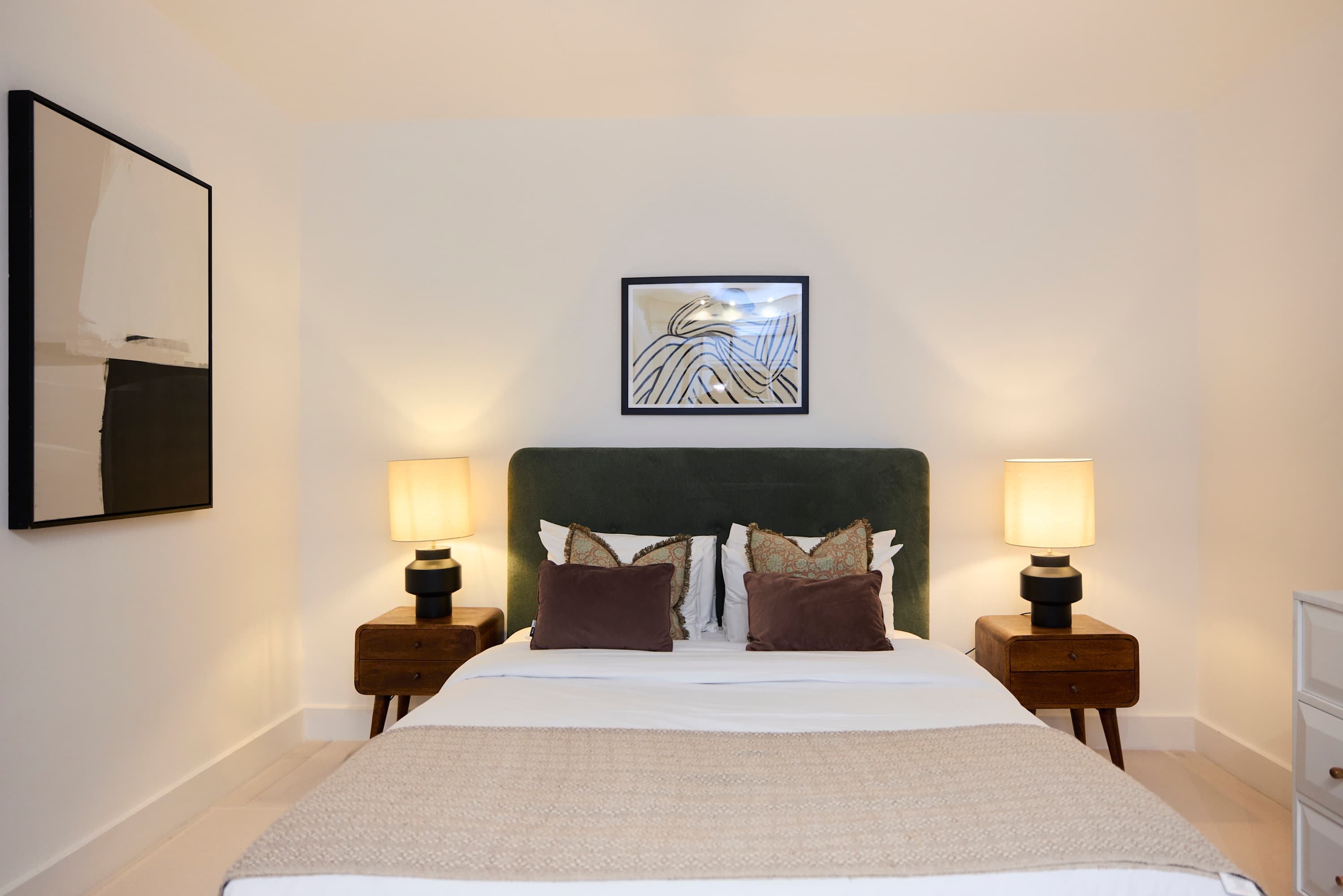 Three-Bedroom Hyde Park Apartment in Flat 15, Strathearn Place W2 2NQ - Property image 33 - VivreStays