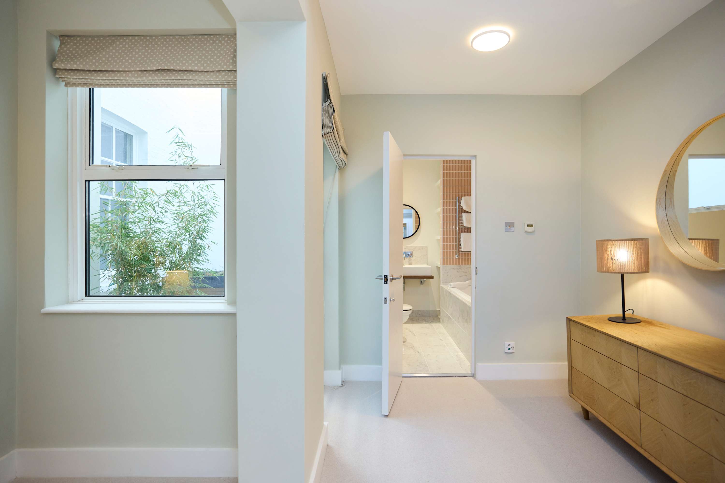 Three-Bedroom Hyde Park Apartment in Flat 15, Strathearn Place W2 2NQ - Property image 47 - VivreStays