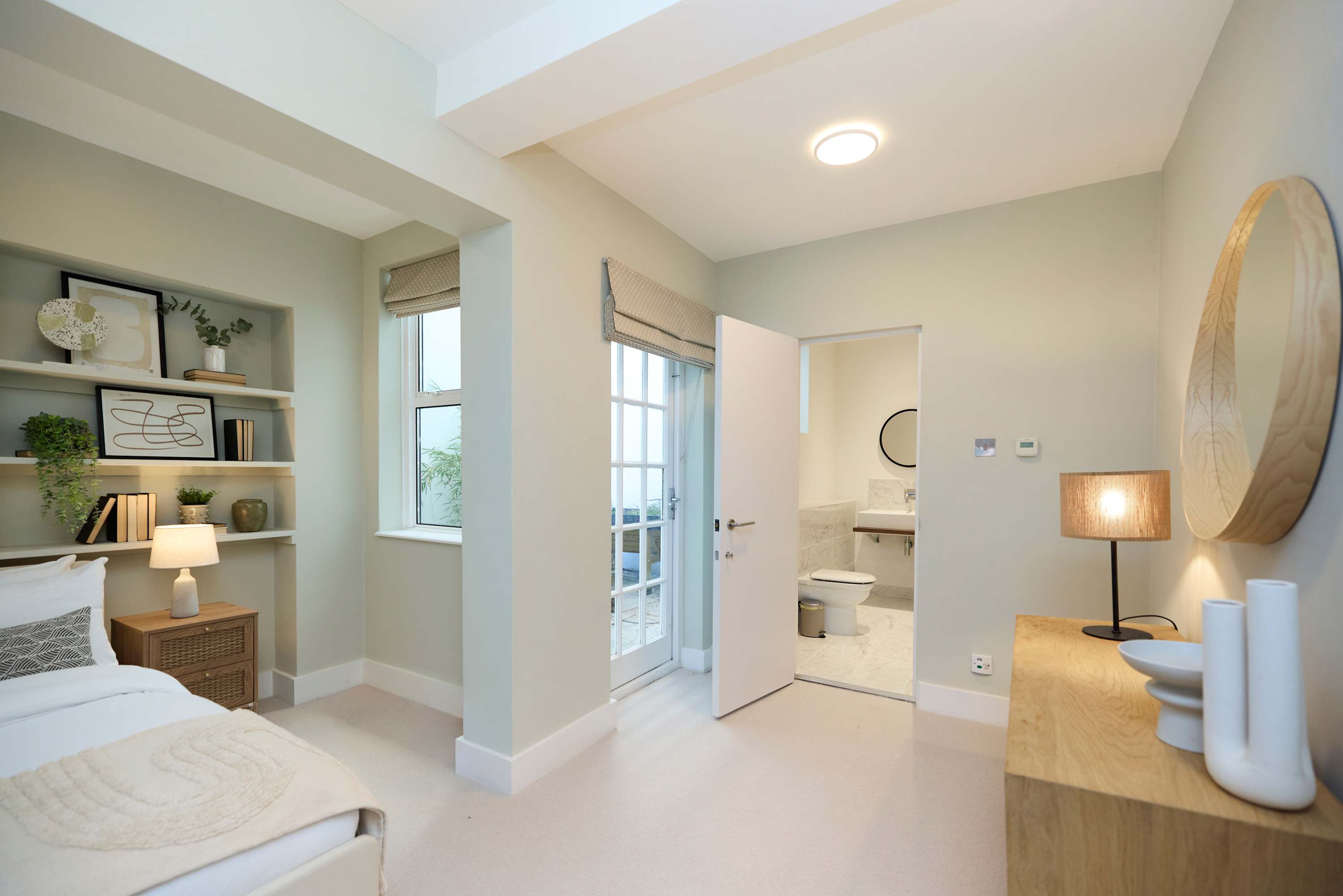 Three-Bedroom Hyde Park Apartment in Flat 15, Strathearn Place W2 2NQ - Property image 46 - VivreStays