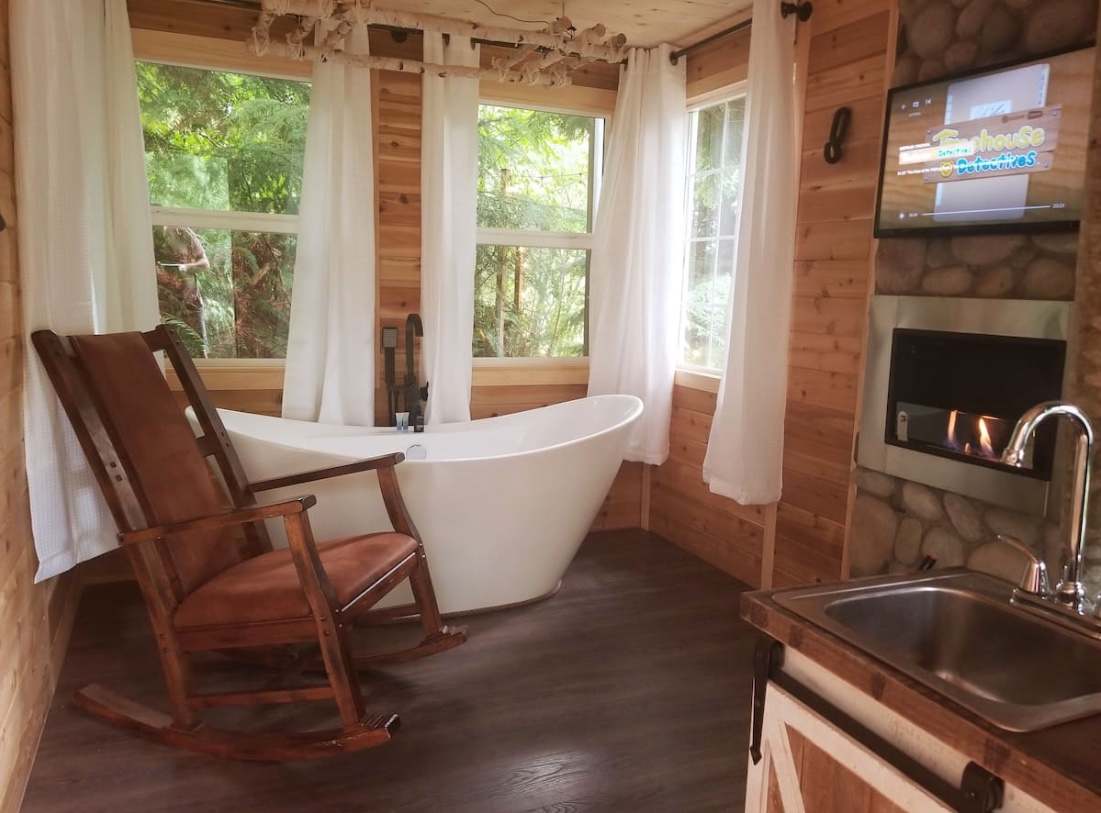 Large Estate Venue 2 hot tubs 2 treehouses - Picture 36
