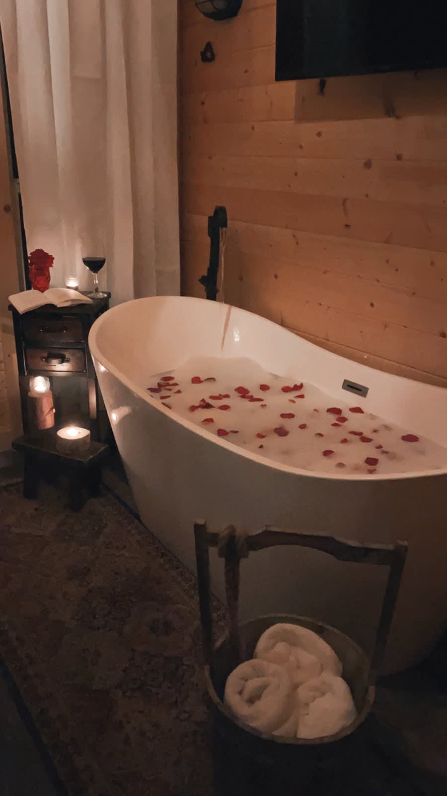 Large Estate Venue 2 hot tubs 2 treehouses - Picture 45