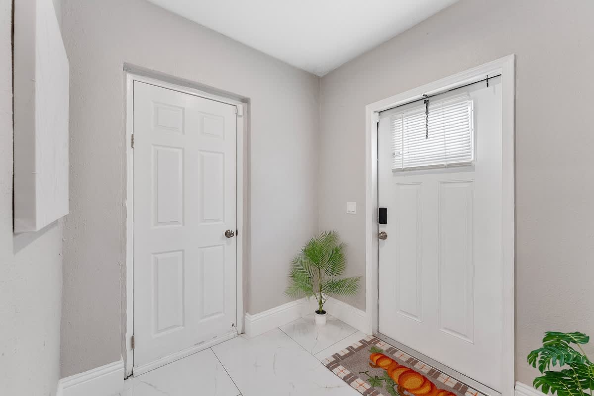 Modern 4BR Villa Near Hollywood Beach & FTL - Picture 18