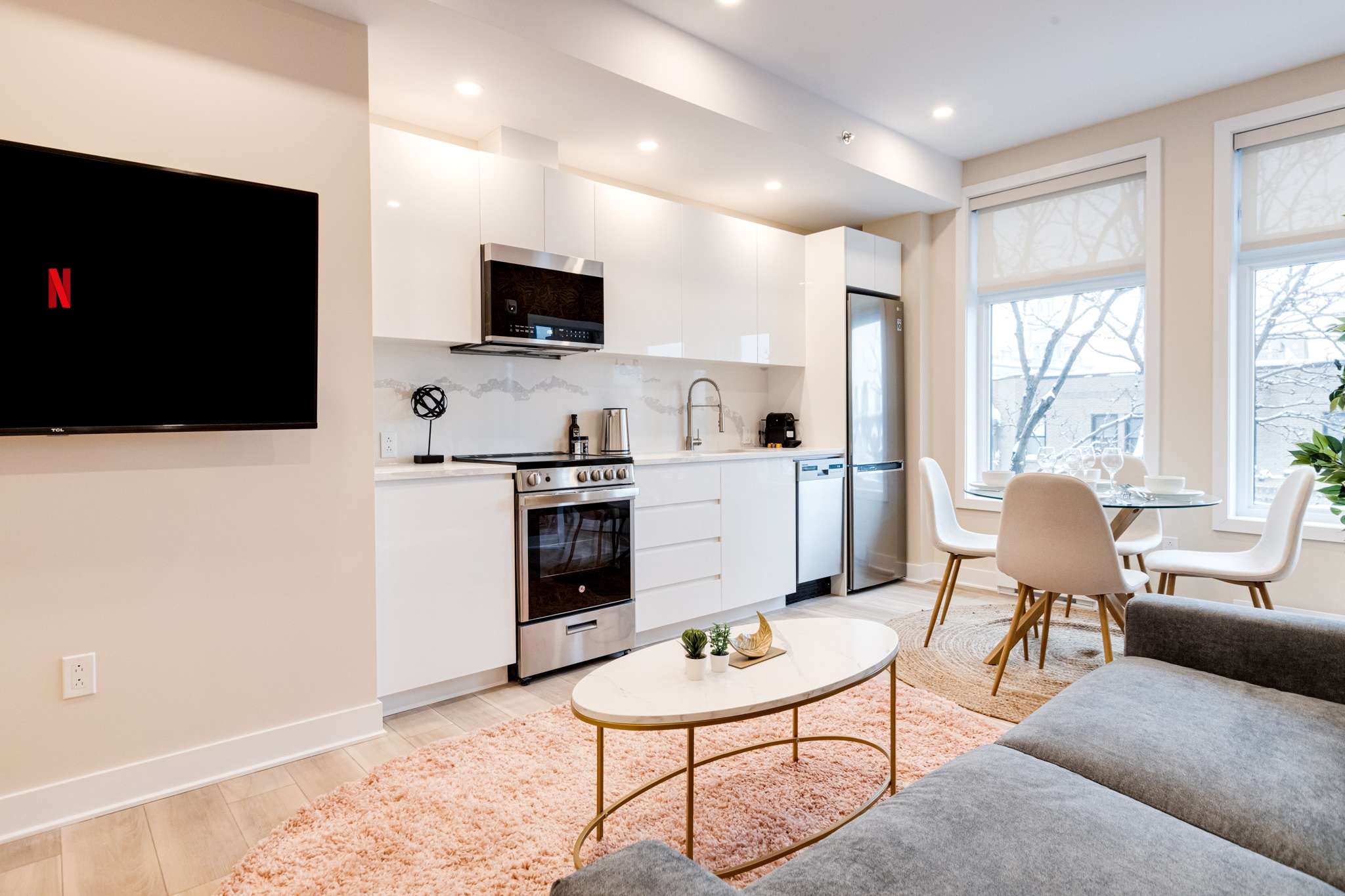 Charming Rooftop Patio And Smart Technology - Luxurious Urban Retreat - Montreal