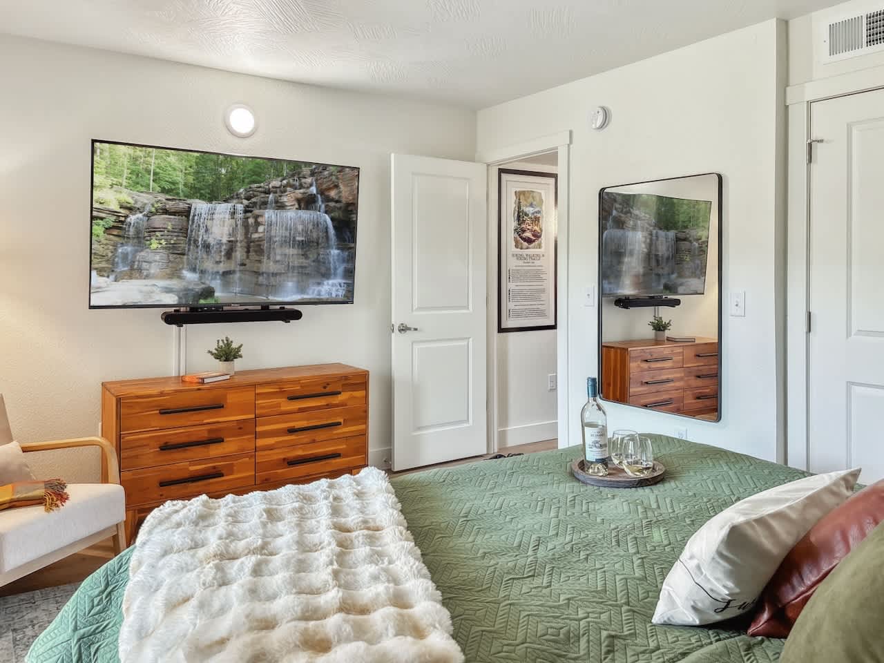 Sunny Balcony Condo with Built-In Game Table – Play & Relax