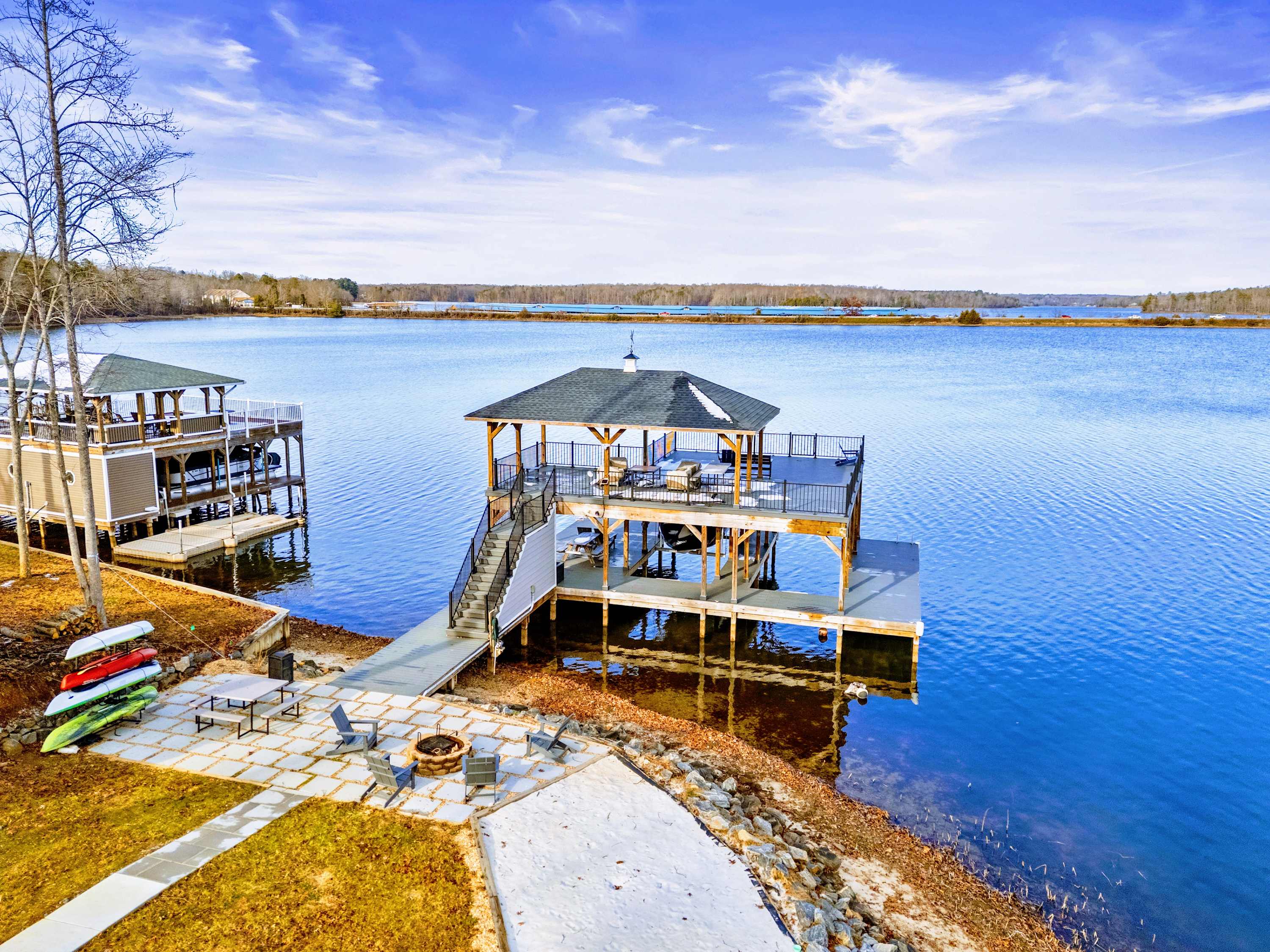 NEW 6BR Lakefront Lake Anna, Hot Tub, Boat Dock — Mineral, VA — vacation rental