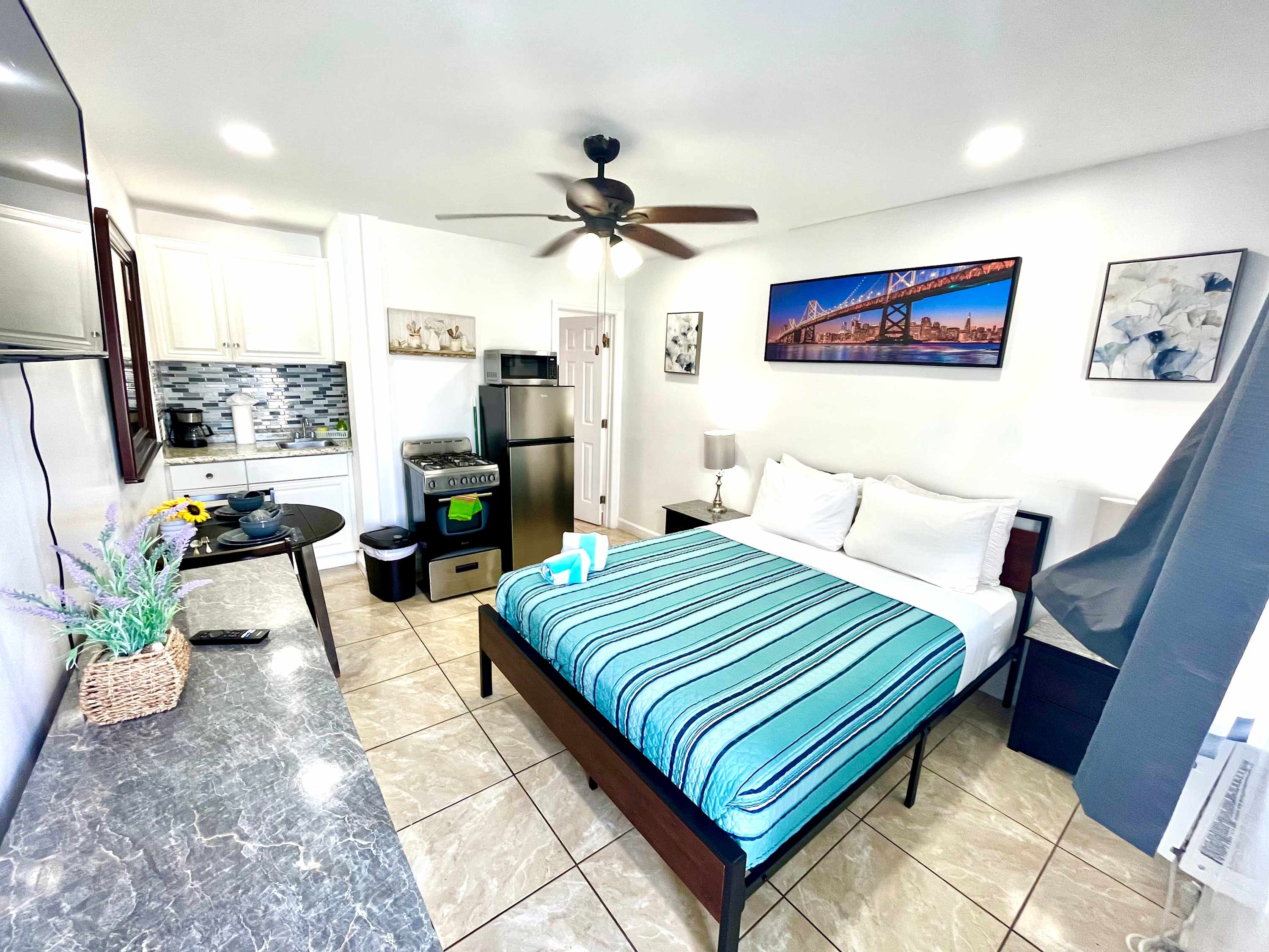 Beachside Studio Near Miami Events Walk to Beach — Hollywood, FL — vacation rental