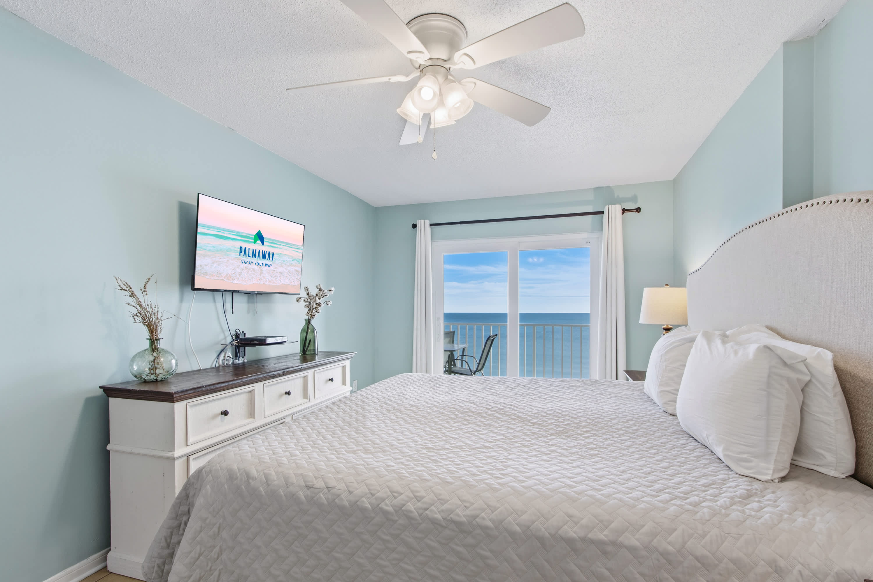Beautiful 2B/2B Beach Views & Best Eats | Palmaway