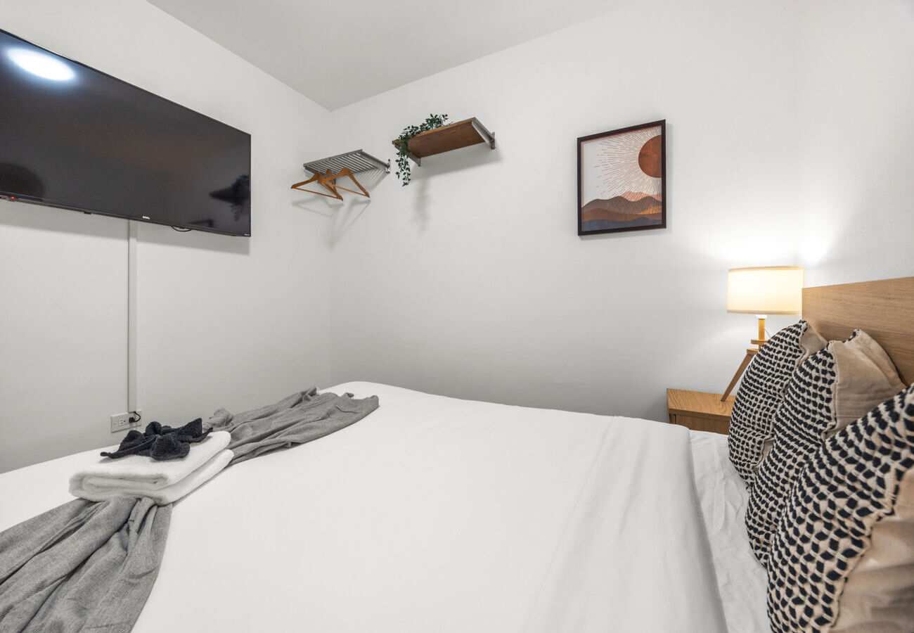 Spacious Family Beach House: Steps to Sand 6