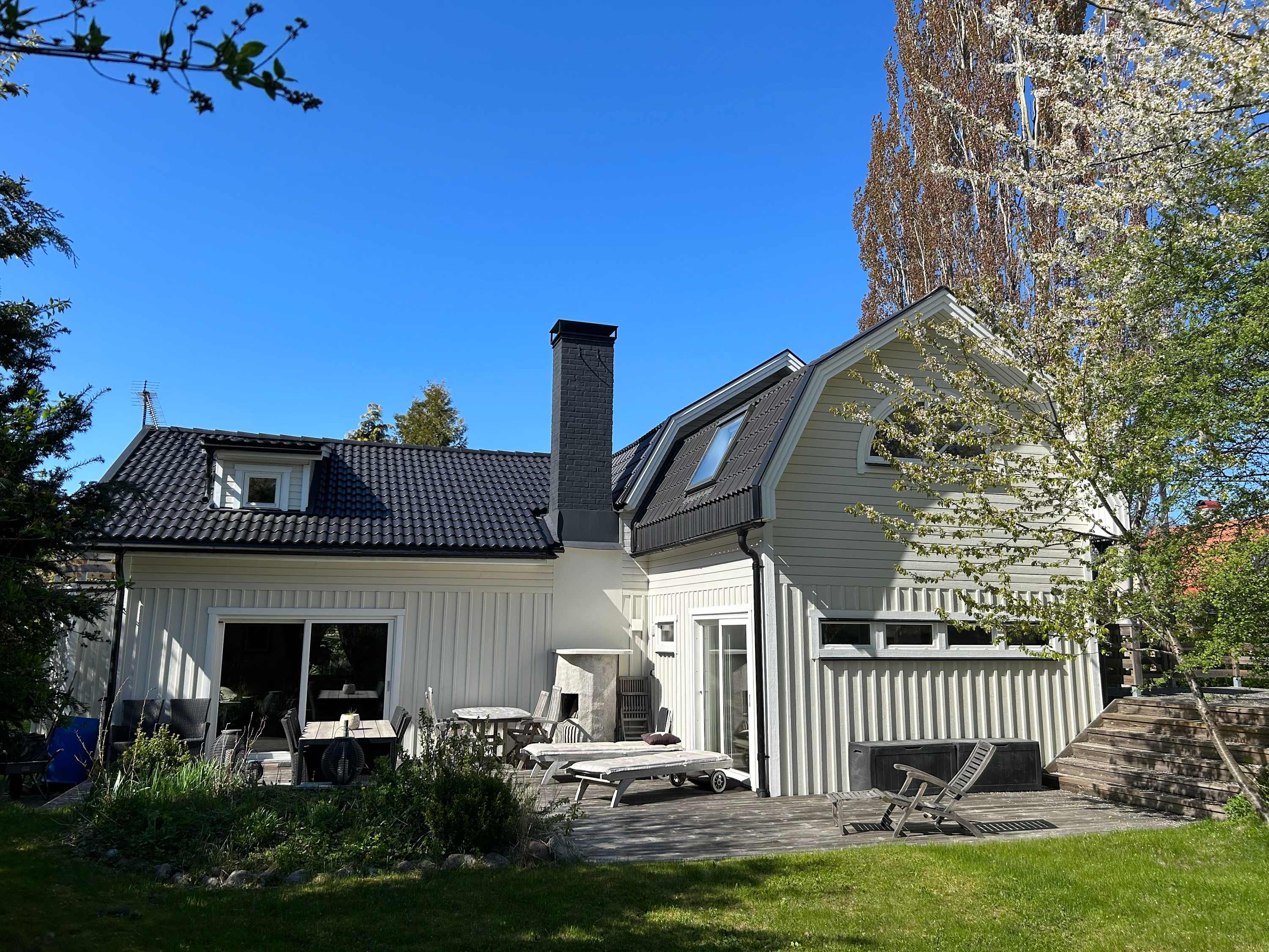 Scandinavian Villa Near Stockholm & Nature