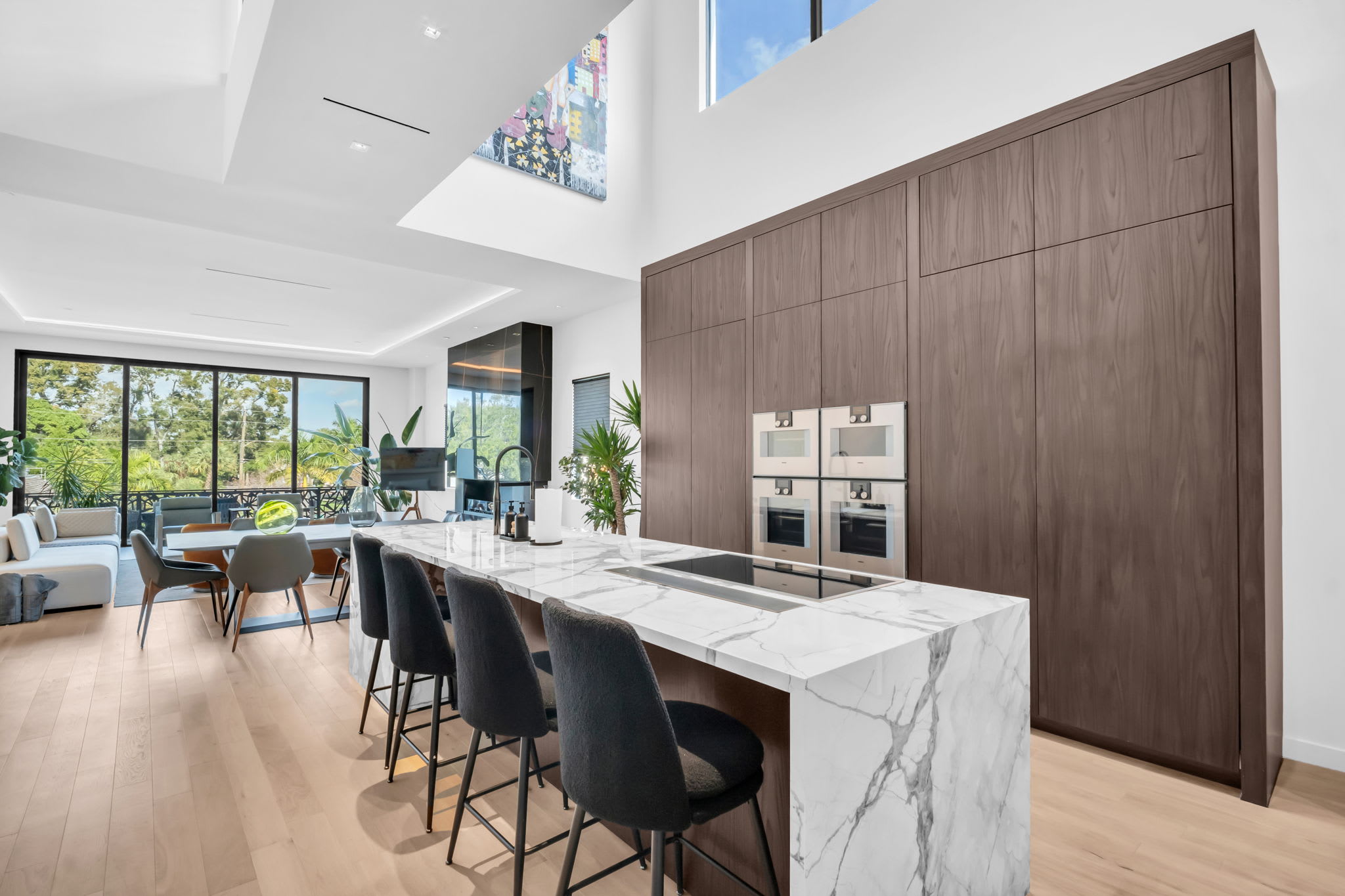 Luxury Penthouse w/ Rooftop Lounge & City Views