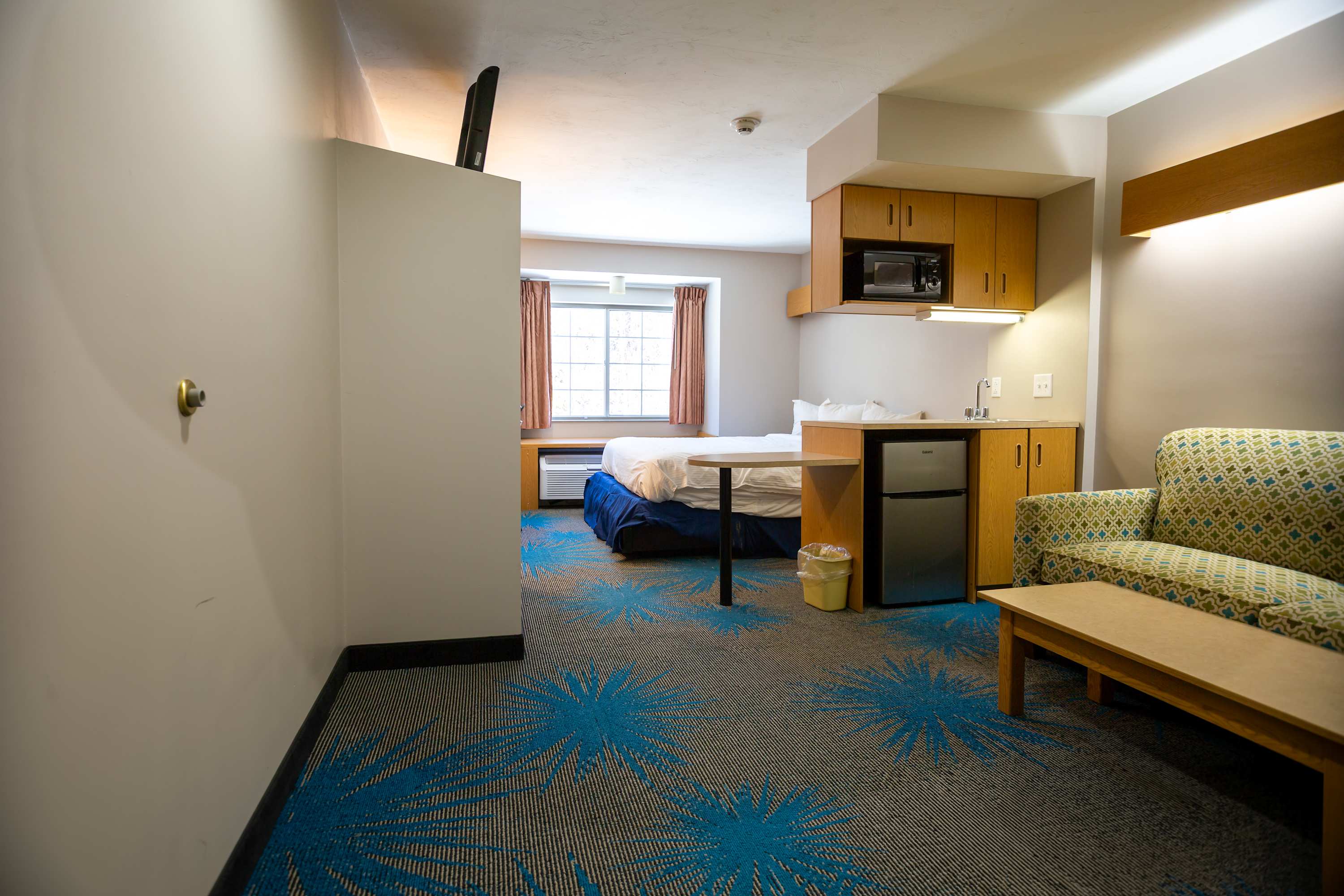 Warm 1BR Hotel Suite Near Old Village — Sturbridge, MA — vacation rental