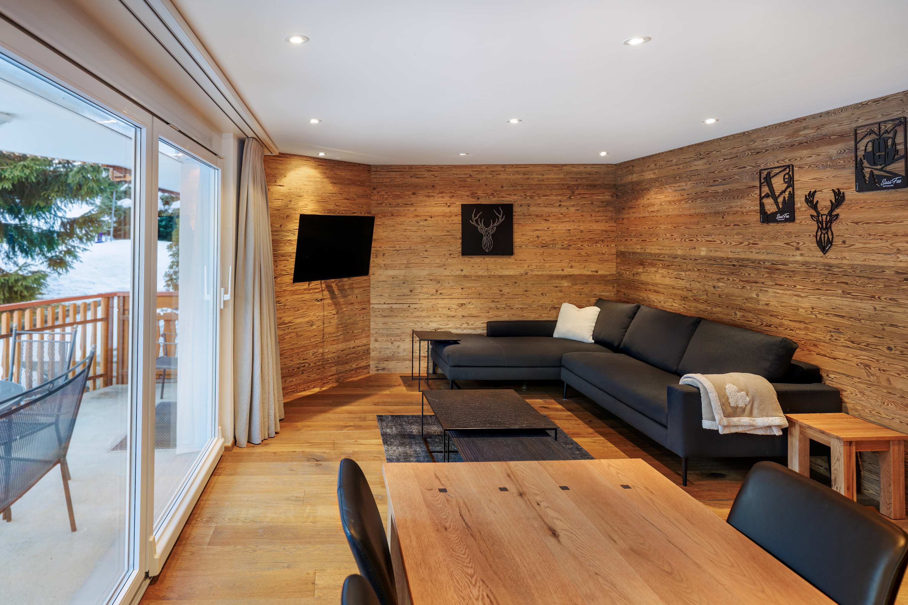 Cornelia 1, Ski-In-Out, Stunning Views & Sleeps 8! — Saas-Fee, Wallis — vacation rental