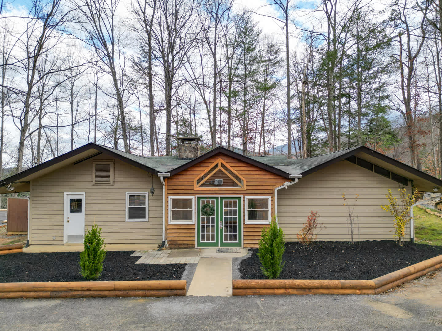 Walkable 3 Bedroom Home w/ Hot Tub & Games - SW — Gatlinburg, TN — vacation rental