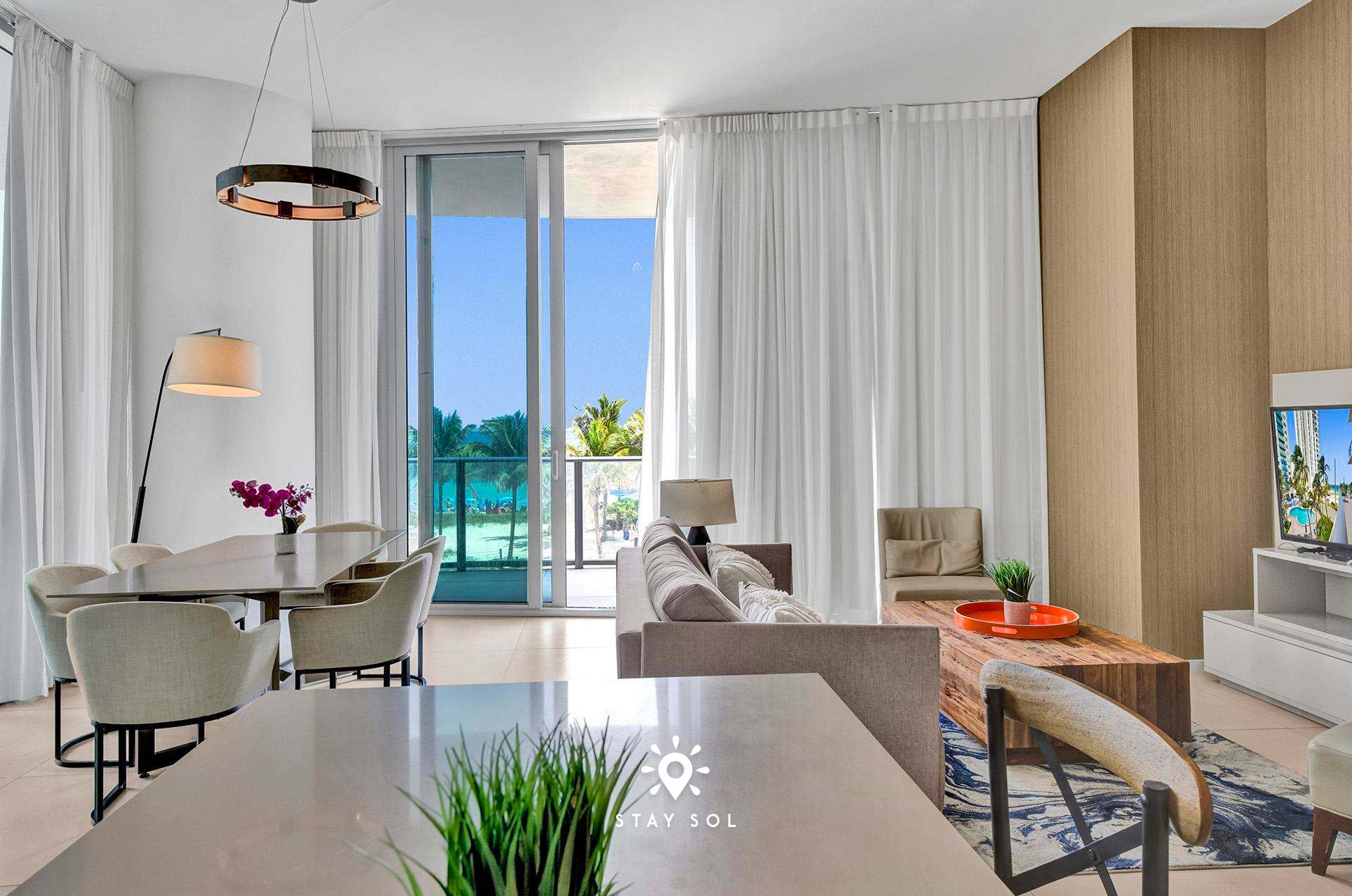 Beautiful 2BR Apt w/Private Balcony