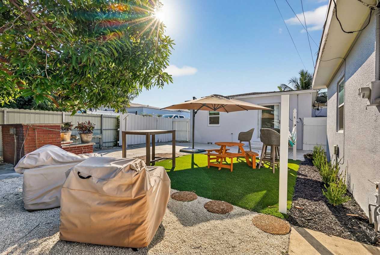 Minutes to Beach • Dog Friendly • BBQ •Patio — West Palm Beach, FL — vacation rental