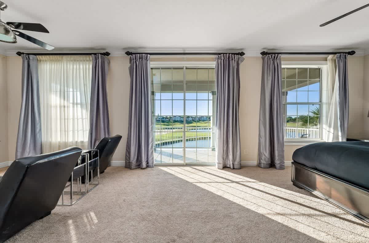 Estate w/private pool & movie theater