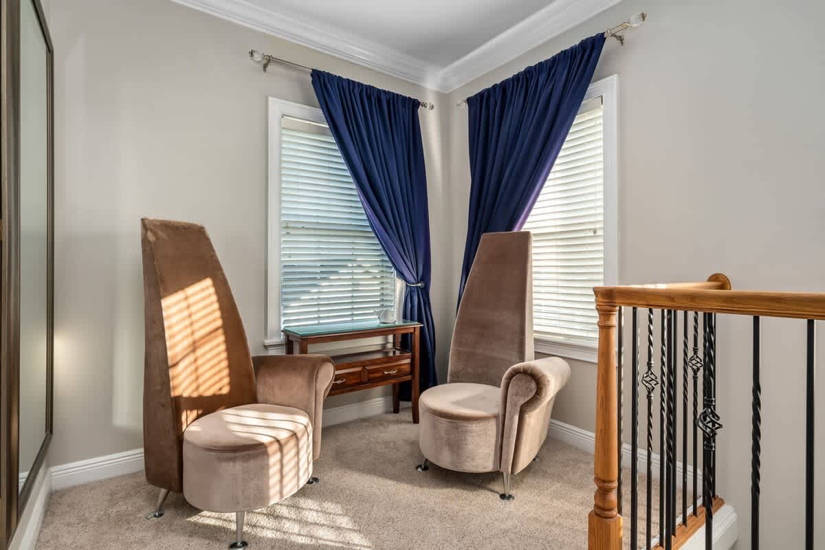 Estate w/private pool & movie theater