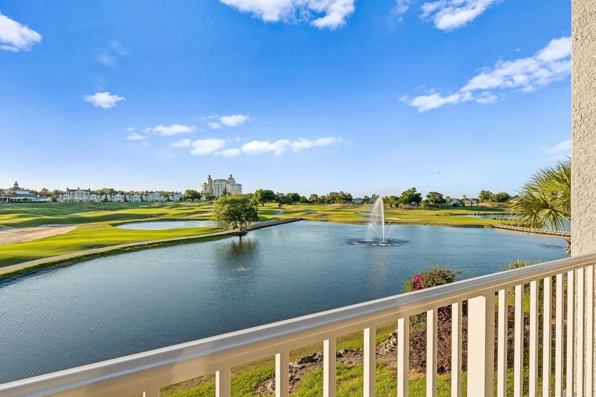 Estate w/private pool & movie theater