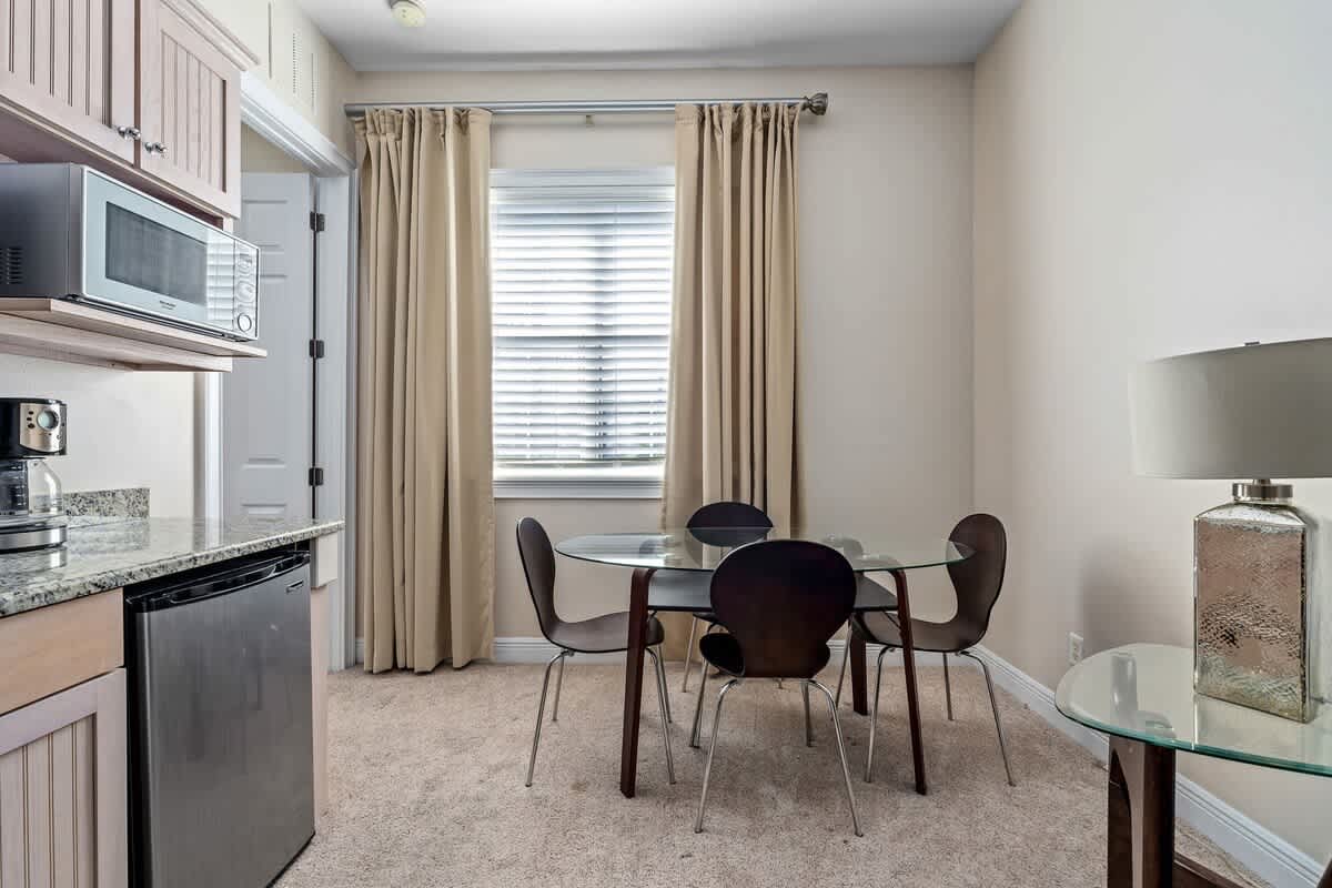 Estate w/private pool & movie theater