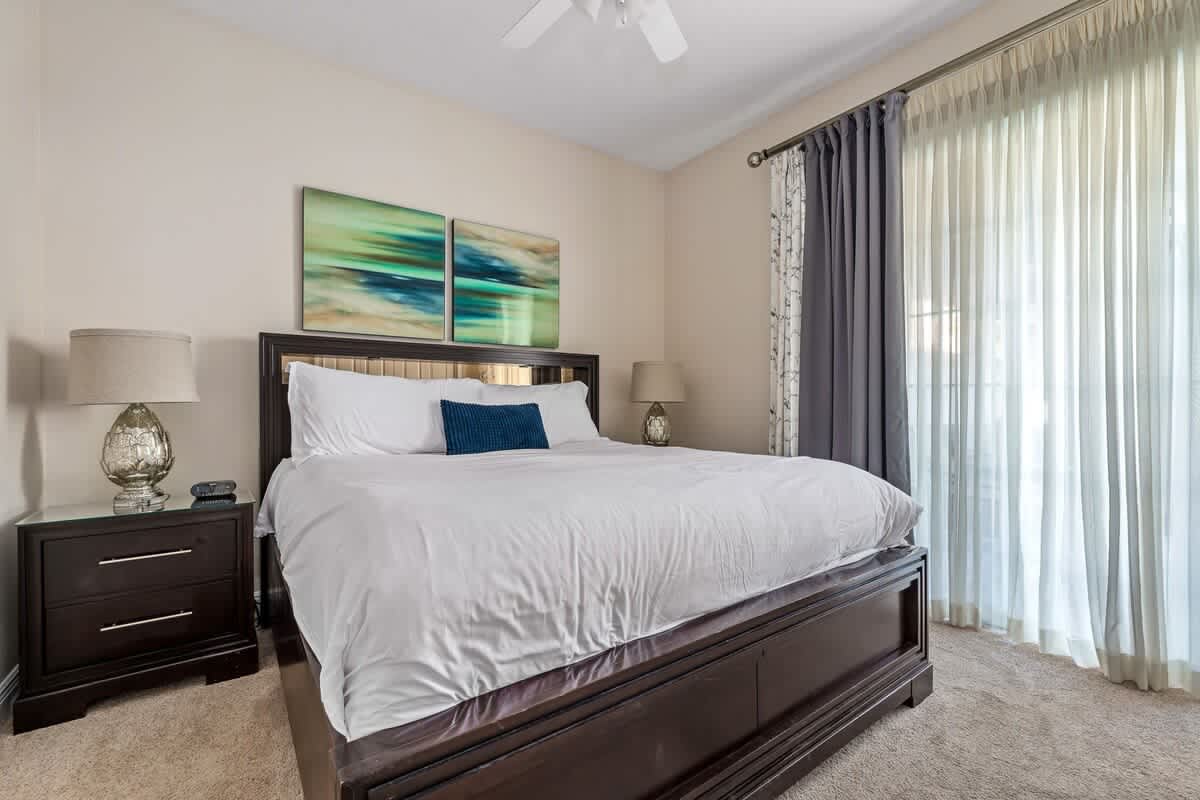 Estate w/private pool & movie theater