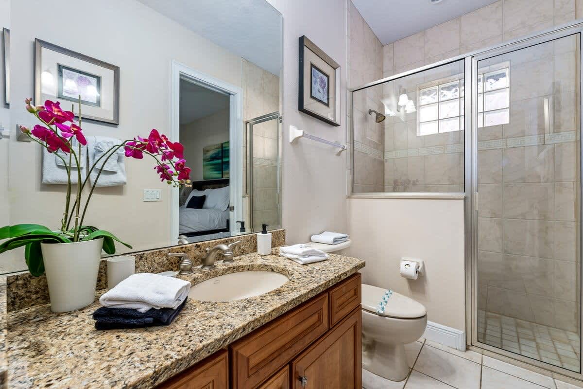 Estate w/private pool & movie theater