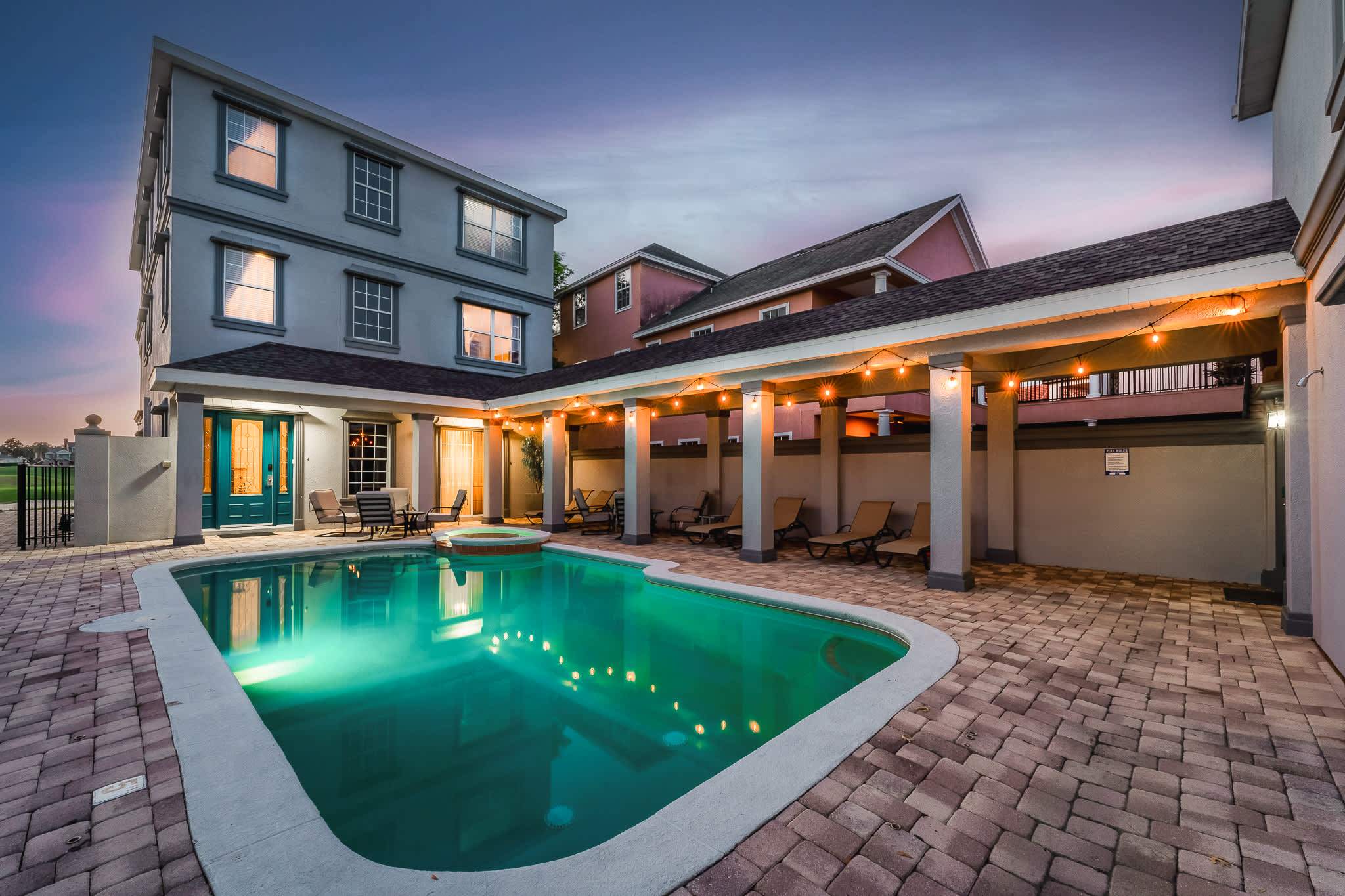 Estate w/private pool & movie theater