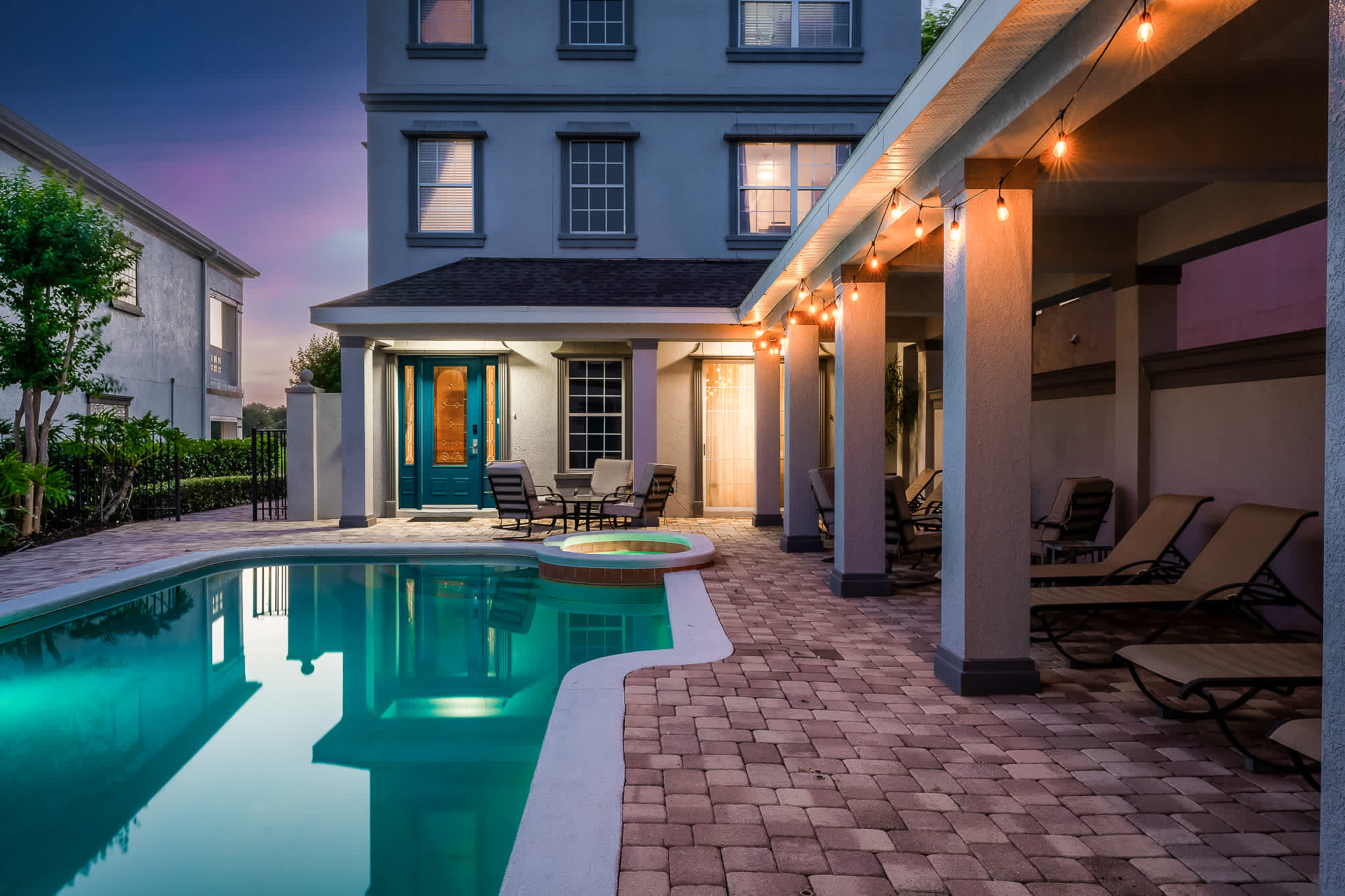 Estate w/private pool & movie theater