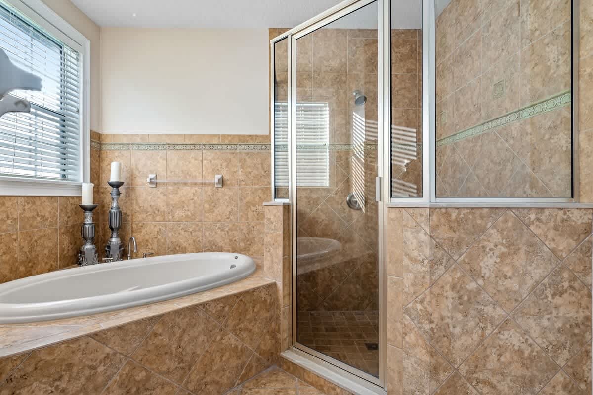 Estate w/private pool & movie theater