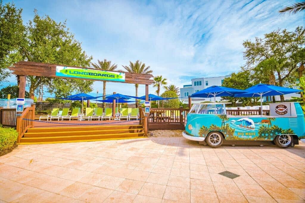 Estate w/private pool & movie theater