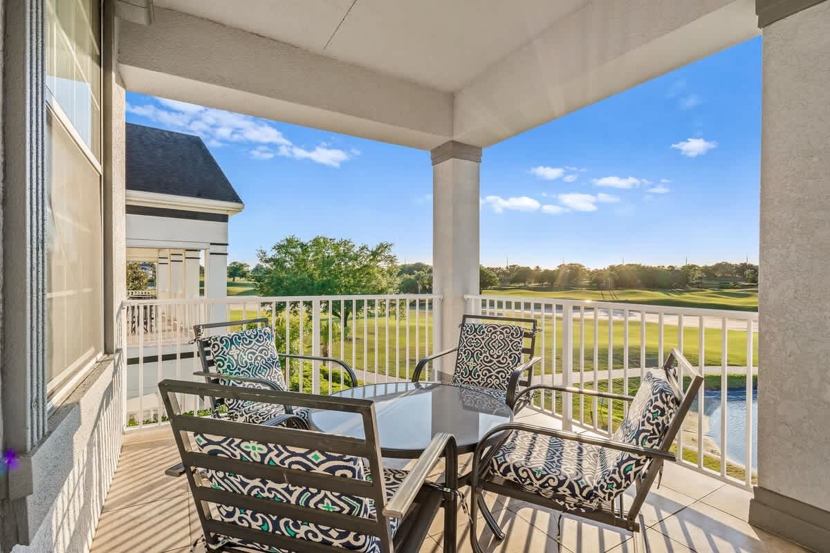 Estate w/private pool & movie theater