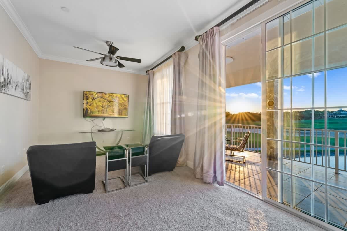 Estate w/private pool & movie theater