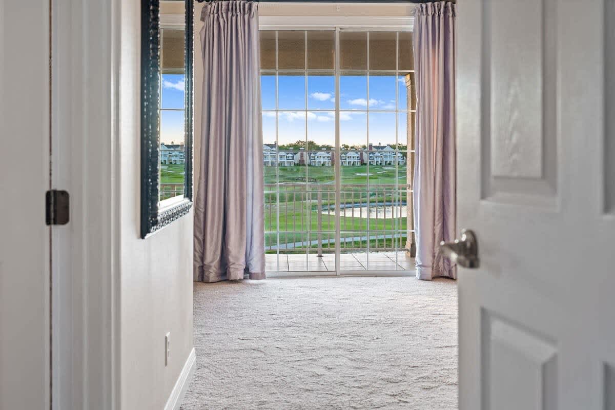 Estate w/private pool & movie theater