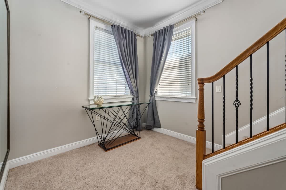 Estate w/private pool & movie theater