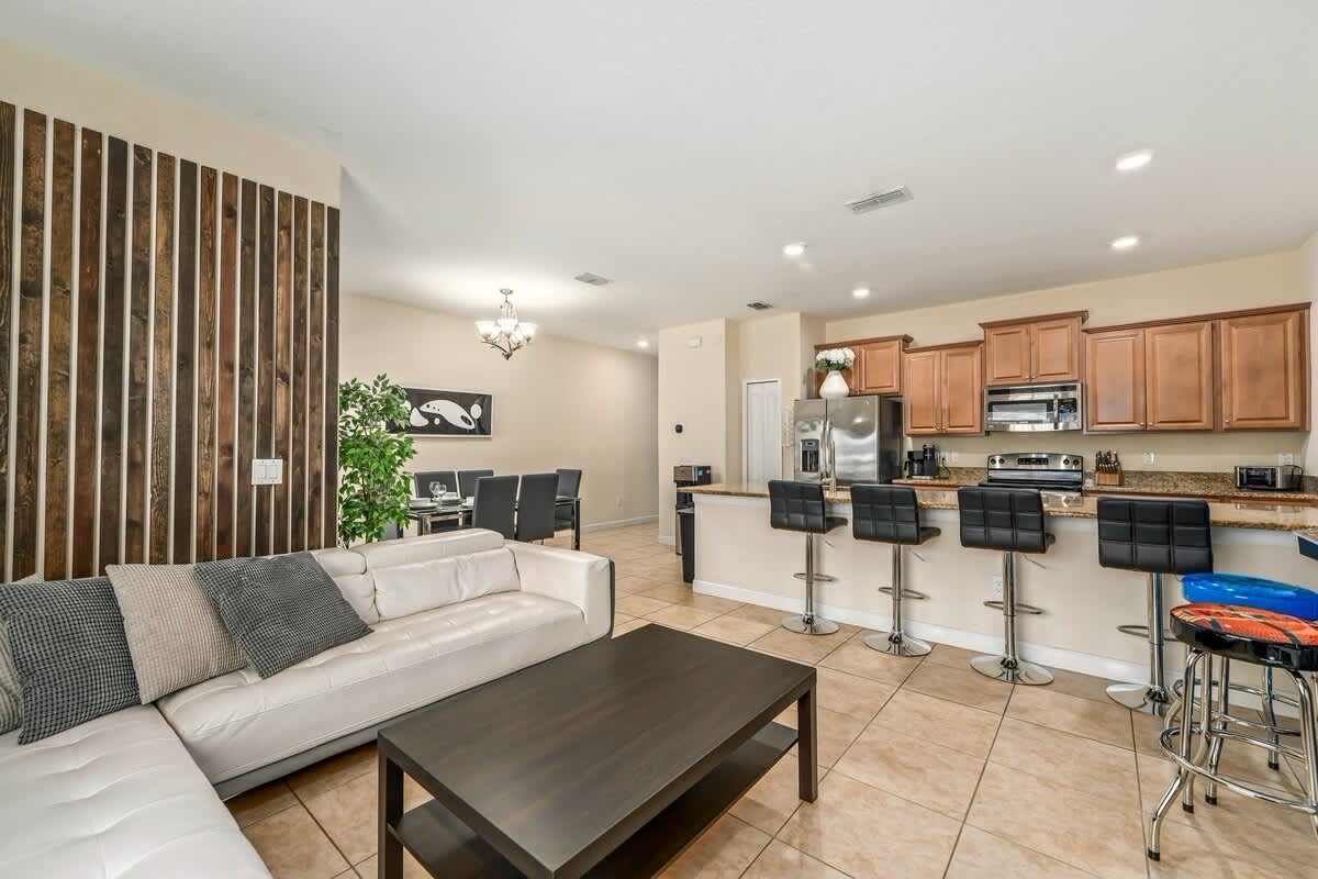 Townhome near Disney w/ pool & waterpark access