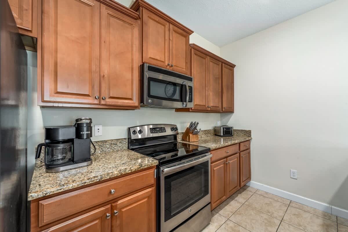 Townhome near Disney w/ pool & waterpark access