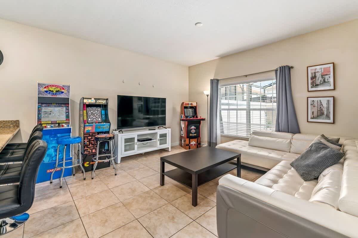 Townhome near Disney w/ pool & waterpark access