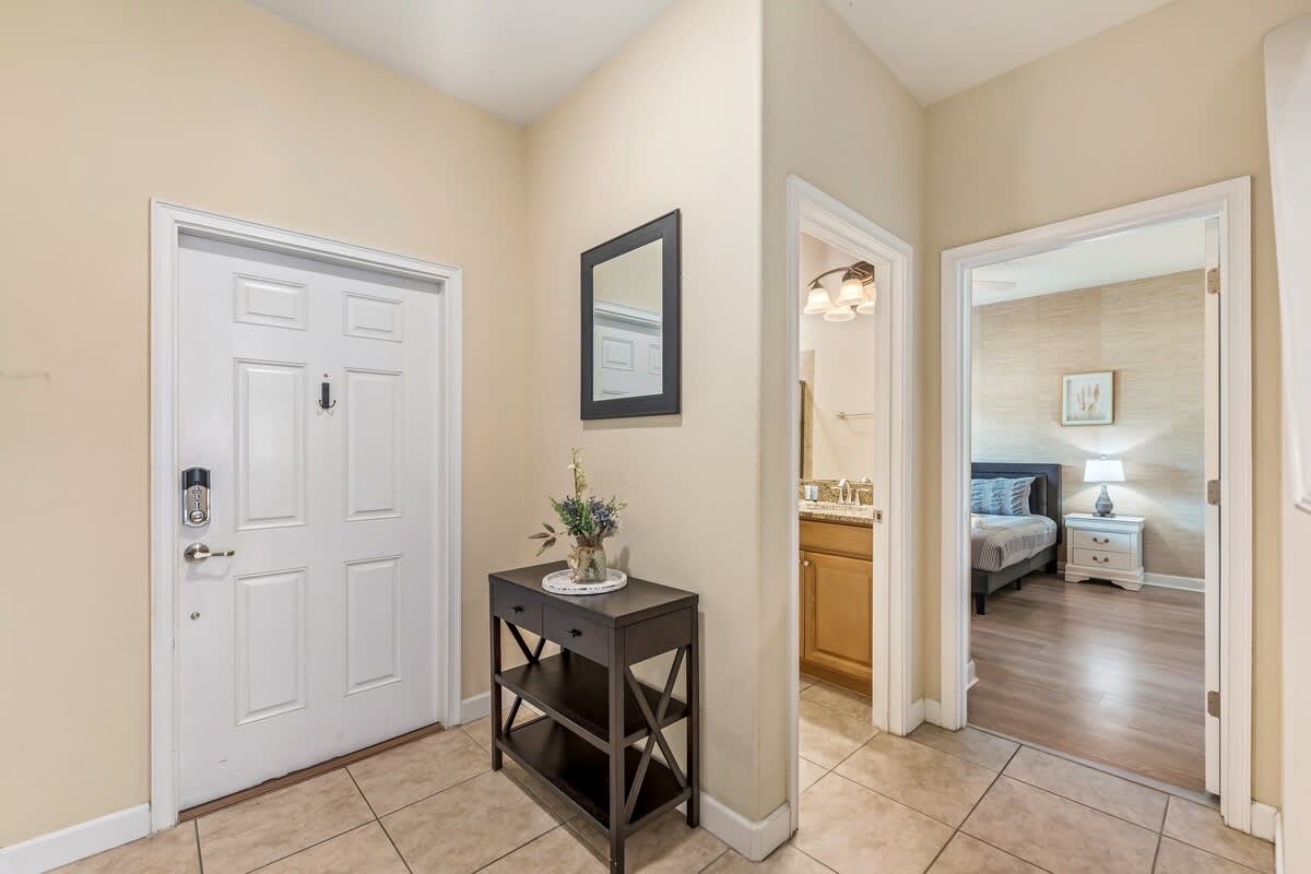 Townhome near Disney w/ pool & waterpark access