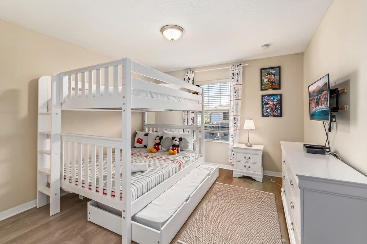 Townhome near Disney w/ pool & waterpark access