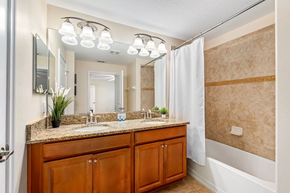 Townhome near Disney w/ pool & waterpark access